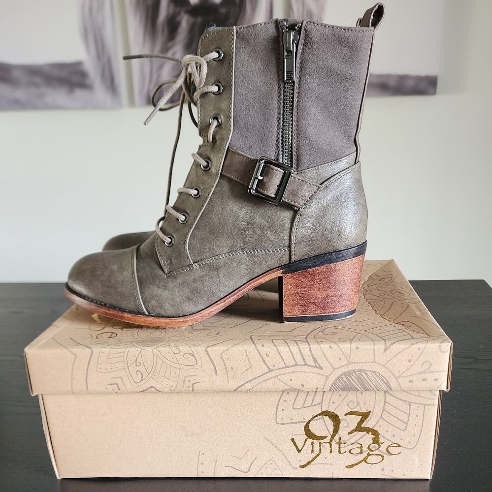 Heeled Ankle Boots in Taupe Sz8 by Vintage 93